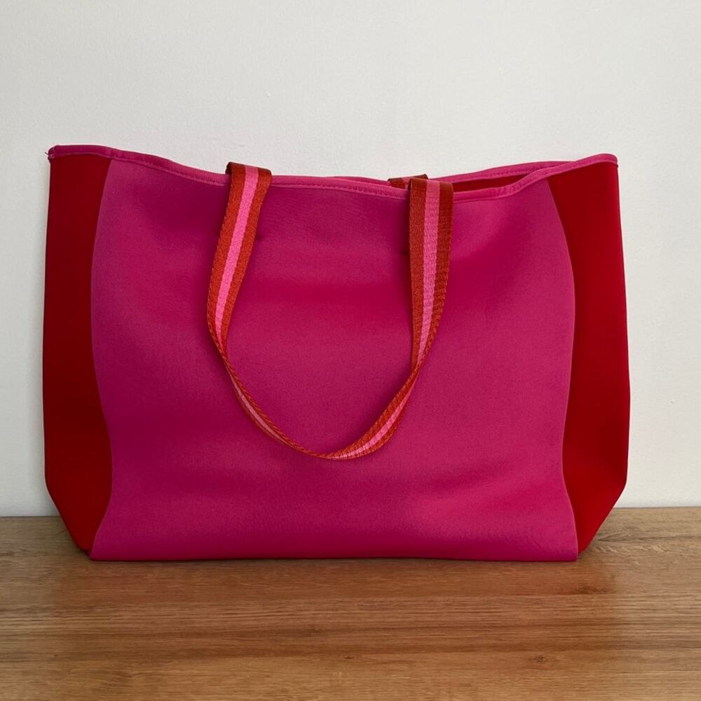 Summersalt The Perfect Beach Tote Red Pink Neoprene Water Resistant Pool NWOT - Picture 2 of 6